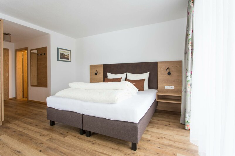 Comfortable rooms & suites in Ladis, the hotel with pool