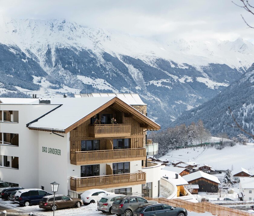 Beste Lage des Ladis Hotels Tirol direkt an der Piste