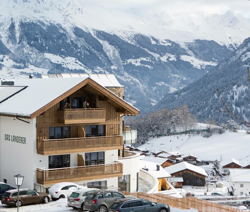 Beste Lage des Ladis Hotels Tirol direkt an der Piste