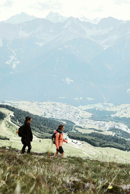 Beste Lage des Ladis Hotels Tirol direkt an der Piste