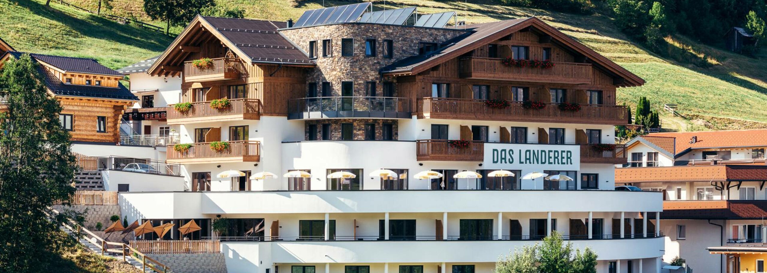 Beste Lage des Ladis Hotels Tirol direkt an der Piste